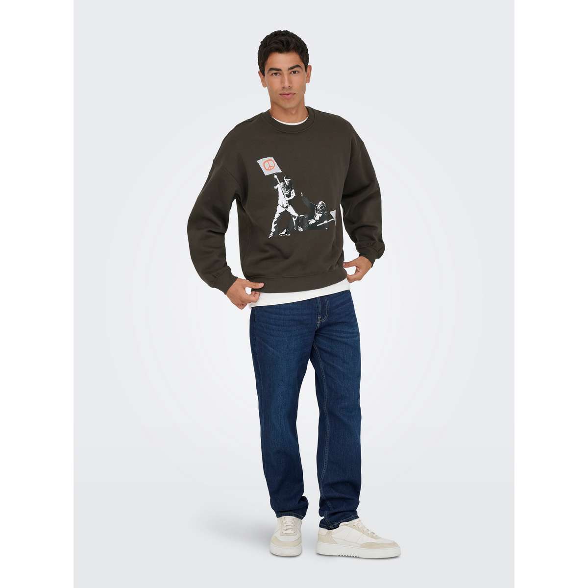 ONLY & SONS MENS REGULAR FIT COTTON BANKSY VTG CREW NECK MULCH/PEACE BROWN